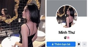 Minh Thư mặc đồ lót ren đen cực kỳ gợi cảm và dâm đãng quyến rũ.